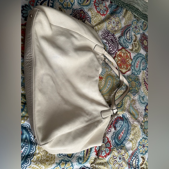 Large cream Gucci Soho large leather tote. Preloved with wear but life left! - Picture 12 of 13